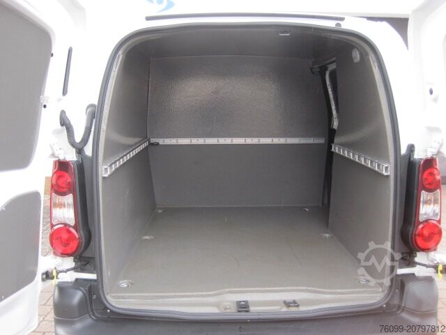 Customized van Peugeot Partner HDI Hygieneausbau 3-Sitzer M+S