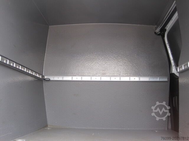 Customized van Peugeot Partner HDI Hygieneausbau 3-Sitzer M+S