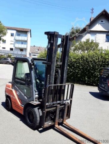 4-wiel heftruck Toyota 02-8FDF 30