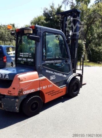 Wózek widłowy 4-kołowy Toyota 02-8FDF 30