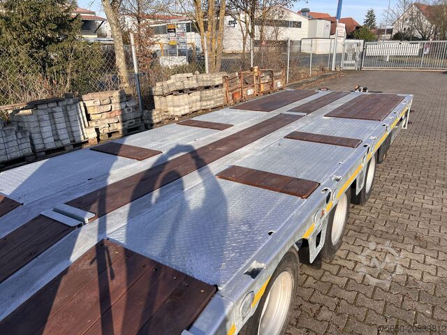 Low loader trailer Möslein TT 34 Zugrohr Gerade 34 t GG Tridem- Tieflader 3 Achs, gelenktNeufahrzeug