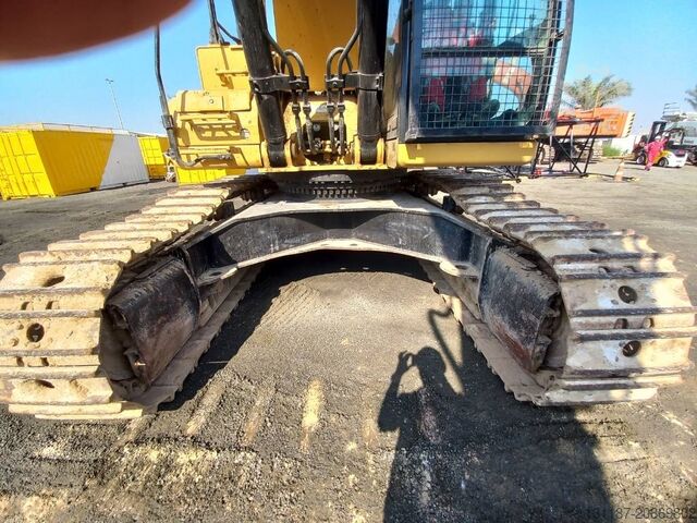 Rupsgraafmachine CAT 350 (Abu Dhabi)