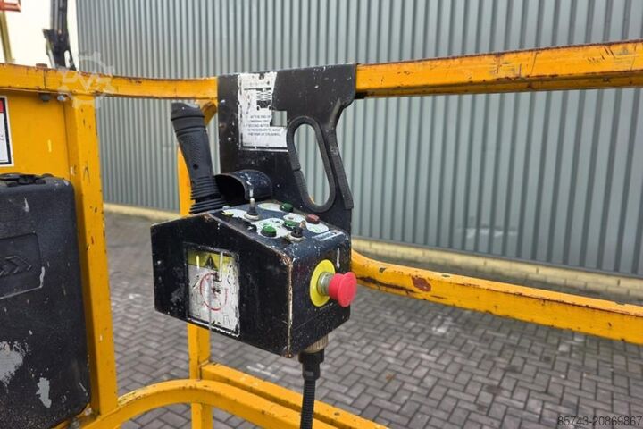 Scissor lift Haulotte Compact 8 As-Is, Electric, 8.2m Working Height, 35