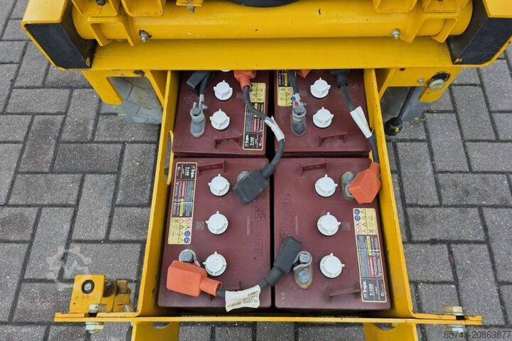 Scissor lift Haulotte Compact 8 Electric, 8.2m Working Height, 350kg Cap