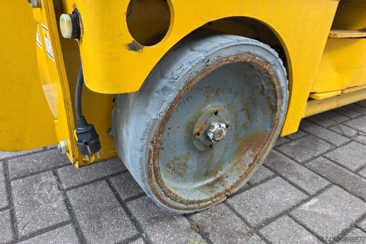 Scissor lift Haulotte Compact 8 Electric, 8.2m Working Height, 350kg Cap