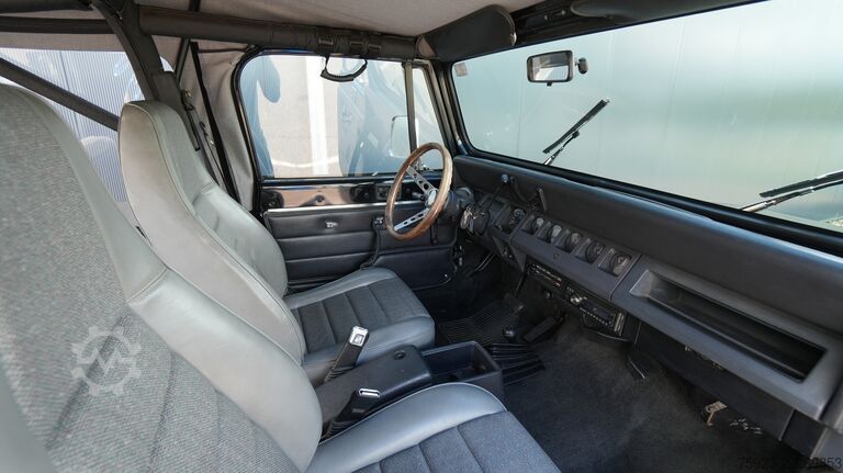 Personenvervoer Jeep WRANGLER YJ 4.0i SOFTTOP 4x4 1993