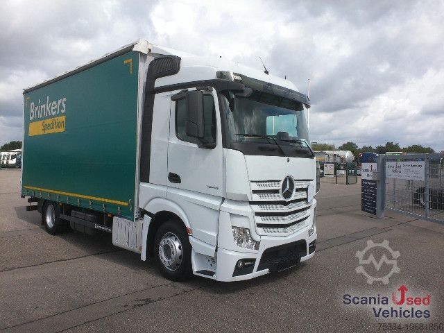 Flaklastbil med kapell Mercedes-Benz Actros 1845 L
