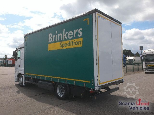 Flaklastbil med kapell Mercedes-Benz Actros 1845 L