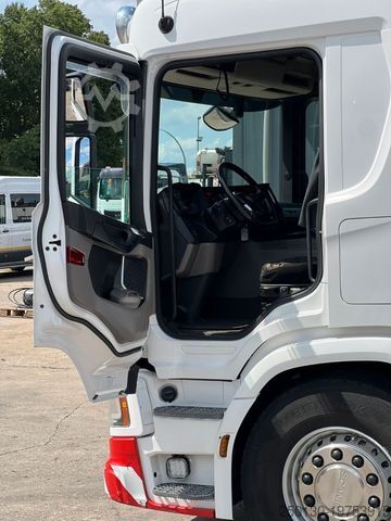 Lastbil med utbytbar kaross SCANIA P410 6x2 BDF-Pritsche mit Fassi F215A.2.24 Kran