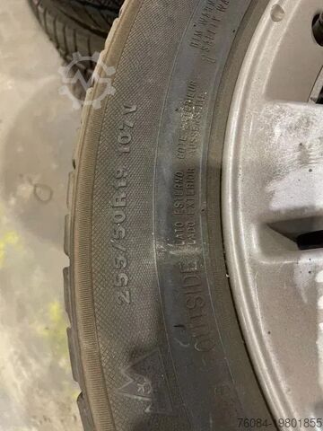 Wielen met set banden Kumho Kumho banden met Mercedes velgen 255/50 R19 107V