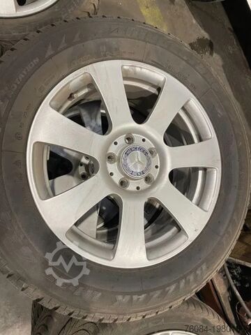 Wielen met set banden Bridgestone *Mercedes velgen 17 inch met Bridgestone banden...