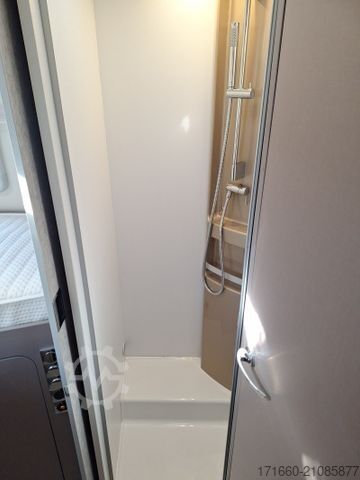 Half-integraal camper BÜRSTNER Lyseo TD 727 G Mega Deal! 36.021 Euro sparen!