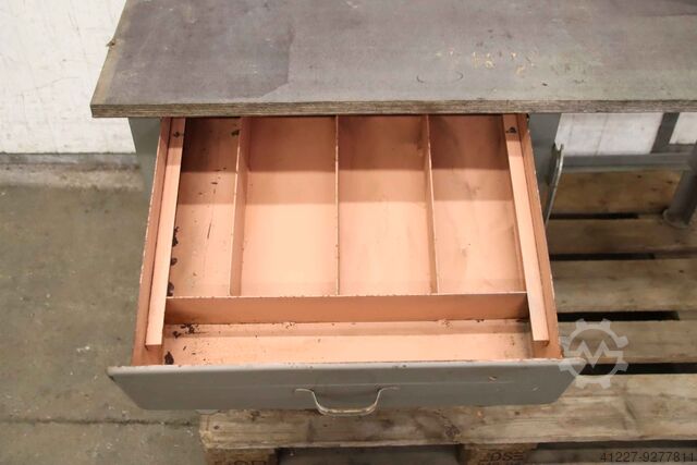 Werkbank unbekannt 1250/600/H775 mm