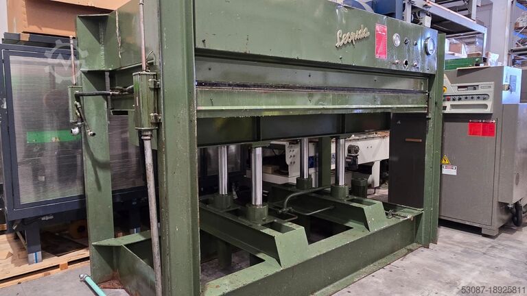 Fineer pers Sergiani Leopida 4/90