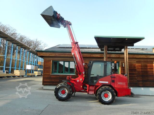 Lader Schäffer 900 T mit Teleskoparm
