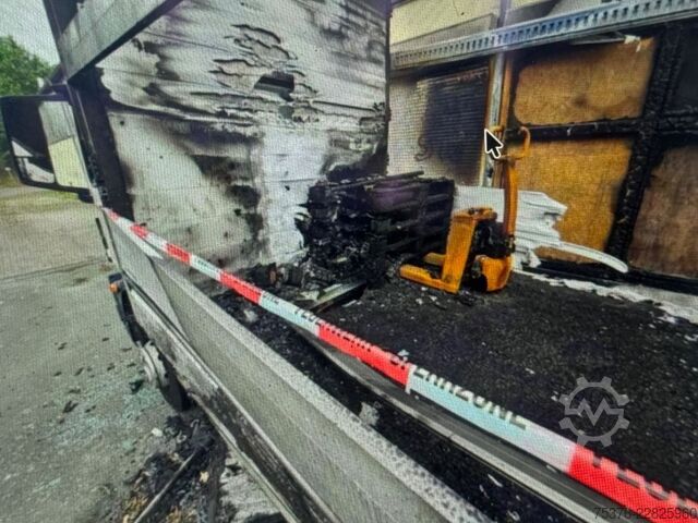 Plattewagen met zeil MAN TGM Brandschaden
