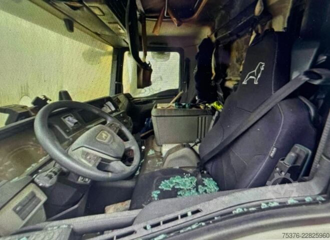 Plattewagen met zeil MAN TGM Brandschaden
