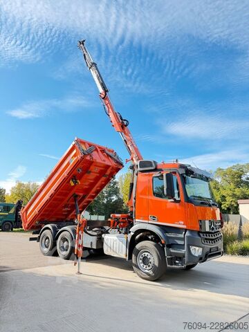 Camião basculante MERCEDES-BENZ Arocs 2642 6x4 Meiller Kipper KRAN FUNK