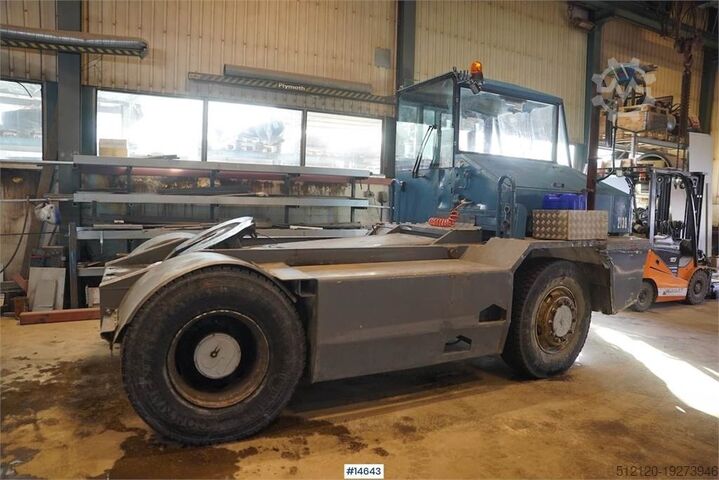Terminal-Traktor Sisu 2139 4x4 Terminal truck. Watch video!