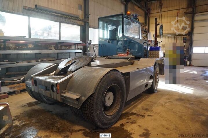 Terminal-Traktor Sisu 2139 4x4 Terminal truck. Watch video!