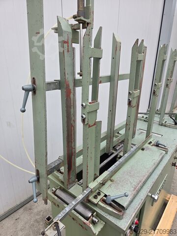 Podajnik  do strugarki HOWIAL 