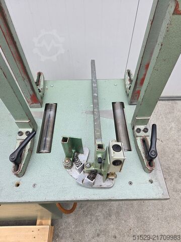 Podajnik  do strugarki HOWIAL 