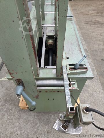 Podajnik  do strugarki HOWIAL 