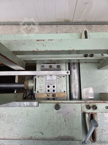 Podajnik  do strugarki HOWIAL 