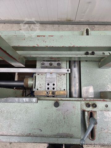 Podajnik  do strugarki HOWIAL 