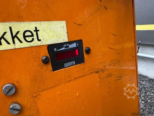 VS-22474 Elektro trekker transporter Translift TLD600 carnavalswagen TRANSLIFT TLD600