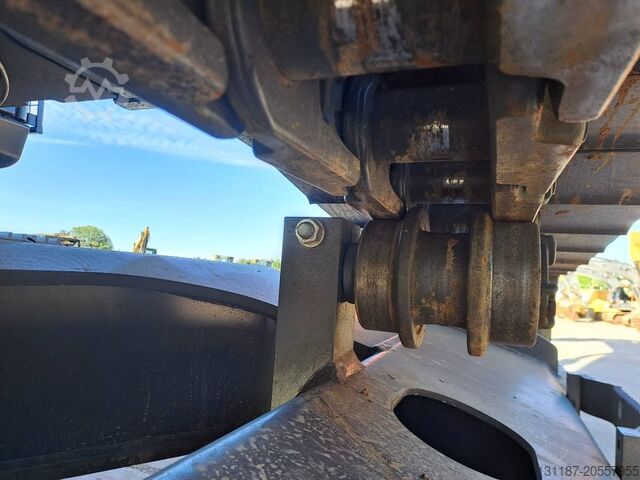 Pelle sur chenilles Develon DX 300 LC-7M (UNUSED, more pieces available)