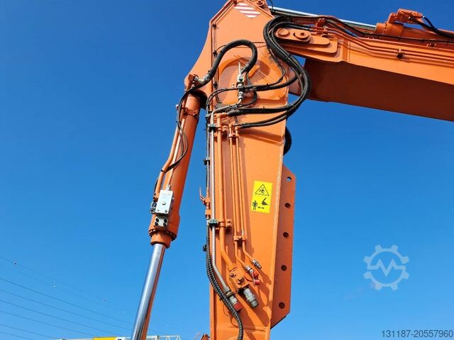 Pelle sur chenilles Hitachi ZX 300 LC-6