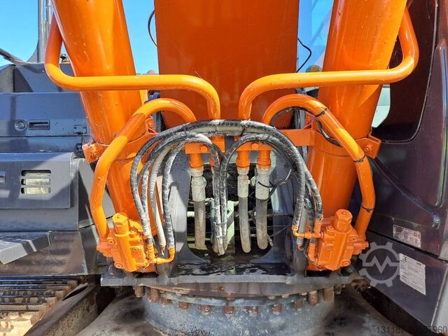 Pelle sur chenilles Hitachi ZX 300 LC-6