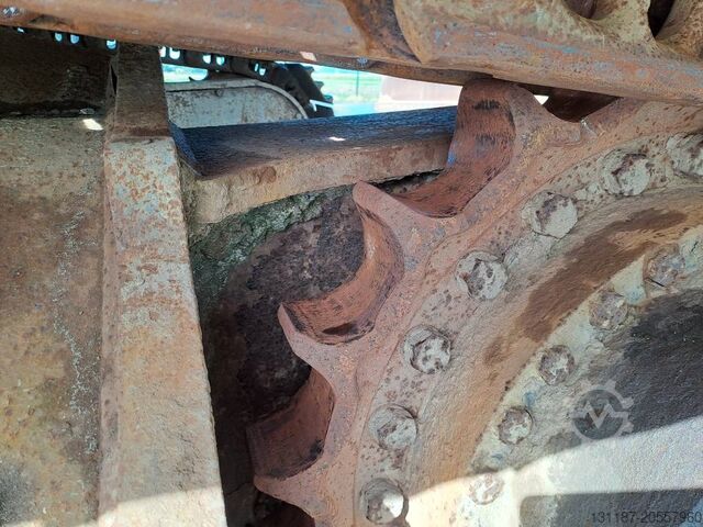 Pelle sur chenilles Hitachi ZX 300 LC-6