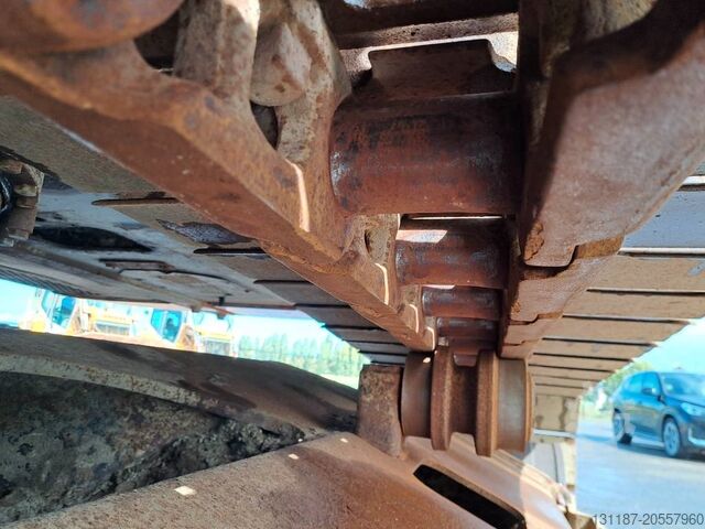 Pelle sur chenilles Hitachi ZX 300 LC-6