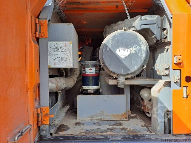 Pelle sur chenilles Hitachi ZX 300 LC-6