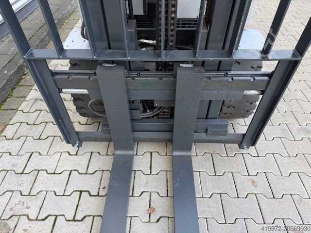 Chariot élévateur GPL Still RX70-30T