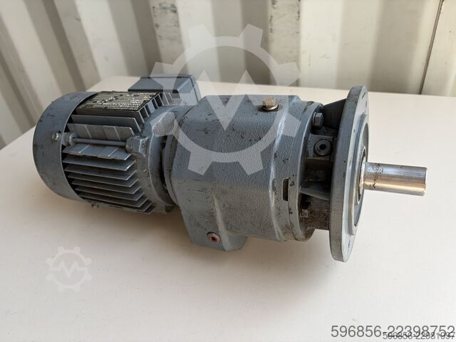  SEW-EURODRIVE RF43 DT71D4 0,37 kW 22 obr./min 220/380 V B5 IP54