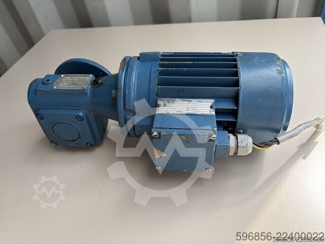  Mannesmann Demag S040-B5-21-3 UMF71BX-6-Z 0,25 kW 64 obr./min 220/380 V 3-fazowy