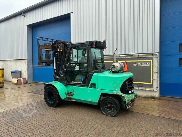 VS-22526 LPG triplex 5 tons gaffeltruck Mitsubishi FG50K med 2 gaffelspreder MITSUBISHI FG50K 2