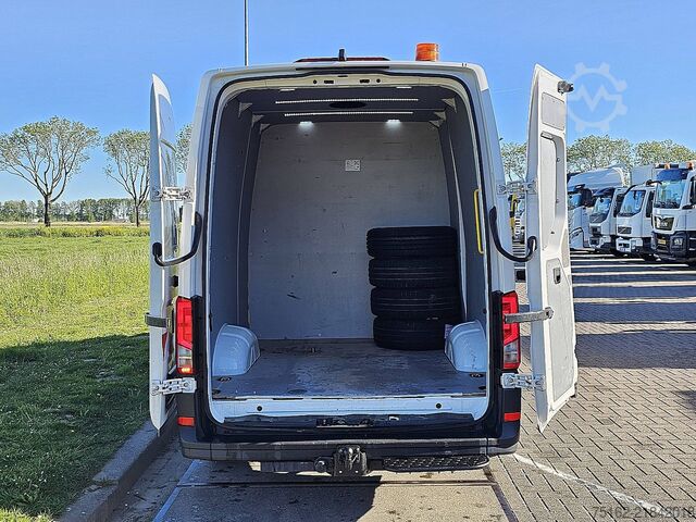 Resväska VOLKSWAGEN CRAFTER 2.0 L3H3 Navi Euro6 AC!