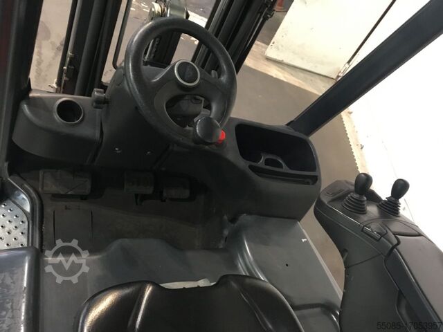 Stivuitor electric cu 4 roți Linde E20PH-02