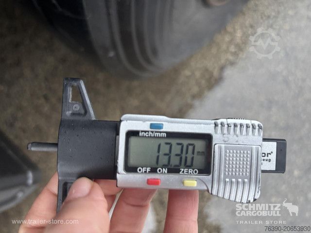 Auflieger mit Pritsche & Plane Schmitz Cargobull Semitrailer Curtainsider Mega