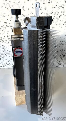 Adhesive application for finger joints OEST 1K PUR Kammbeleimung