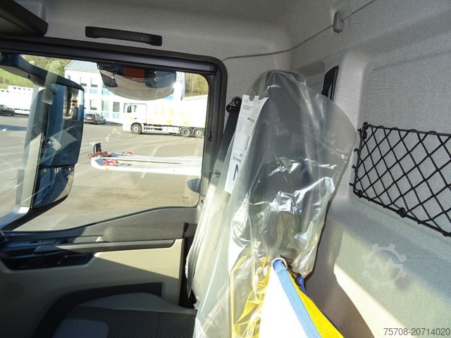 Camion cu platformă și prelată MAN 26.320 TGM*8m SafeServer*Lift/Lenk*2,5to LBW*NEU