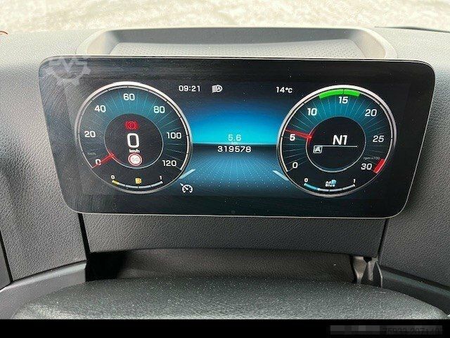 Șasiu de camion MERCEDES-BENZ Actros 1832 L Koffer LBW 1,5t+Koffer 8,1m+Klima