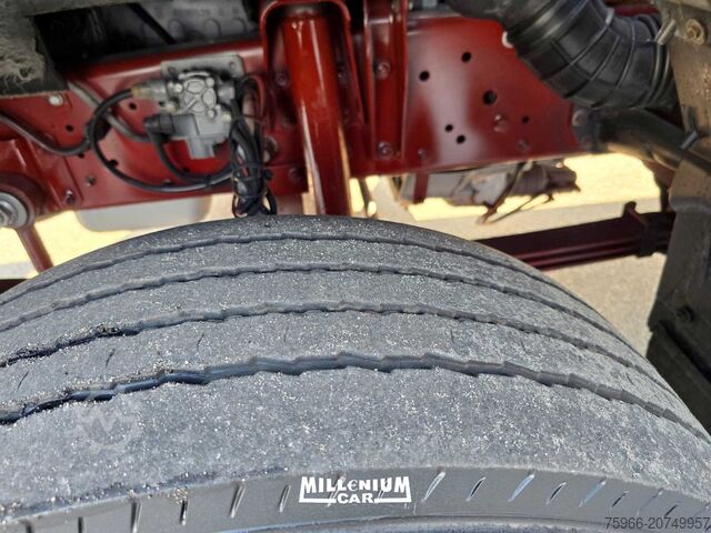 Kamion sa platformom i ceradom IVECO EUROCARGO 150E24 TECTOR KM 392000 M 9,80