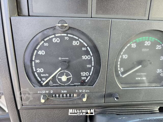 Kamion sa platformom i ceradom IVECO EUROCARGO 150E24 TECTOR KM 392000 M 9,80