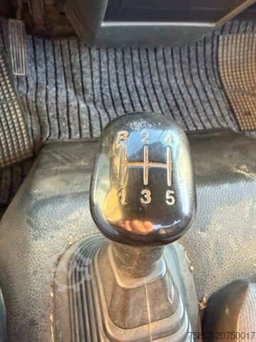 Truck with fixed body Nissan ECO T 100