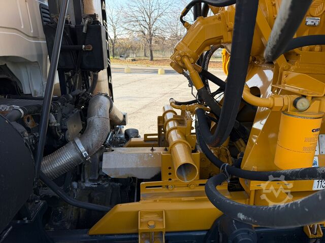 Concrete mixer truck Astra HD9 84.48